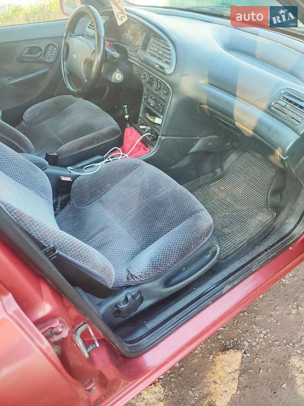 Седан Ford Mondeo 1993 в Баштанці