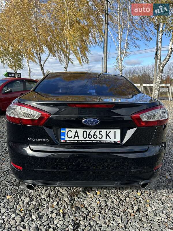 Седан Ford Mondeo 2011 в Смеле