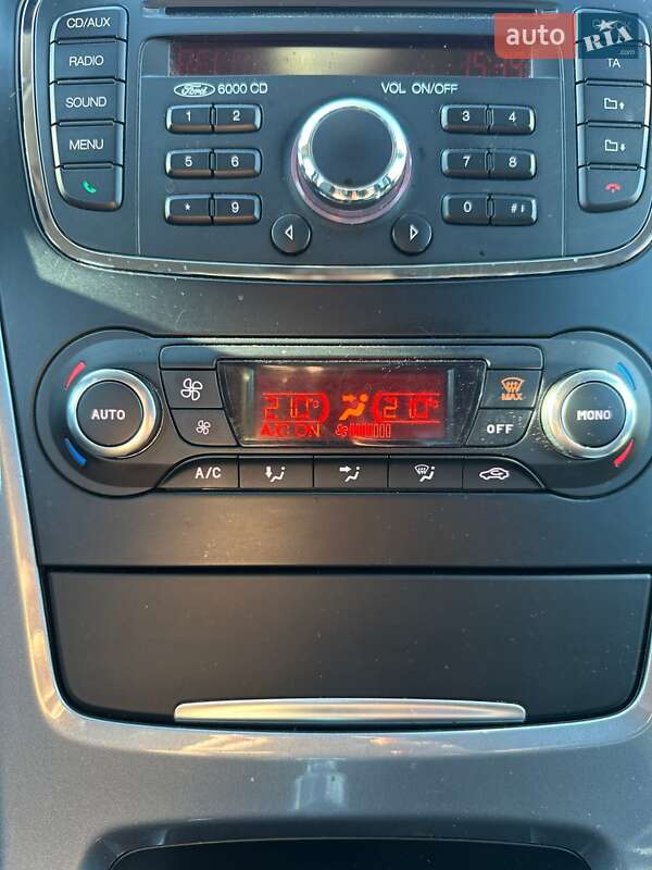 Седан Ford Mondeo 2011 в Білогородці