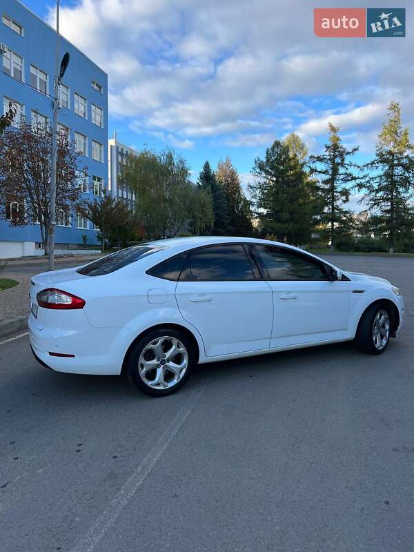 Седан Ford Mondeo 2012 в Ужгороде