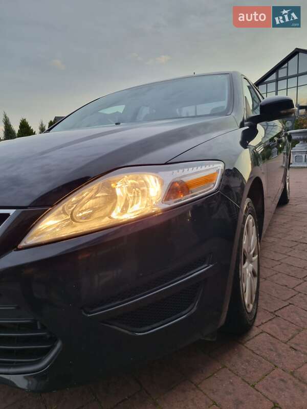 Седан Ford Mondeo 2012 в Стрые