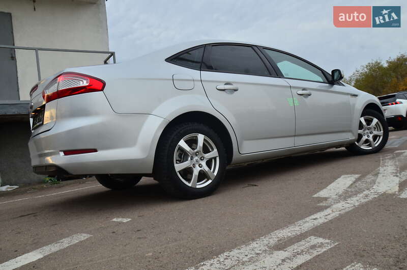 Седан Ford Mondeo 2013 в Дрогобыче