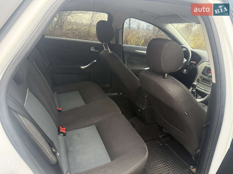 Ліфтбек Ford Mondeo 2010 в Києві фото 13 Ліфтбек Ford Mondeo 2010 в Києві