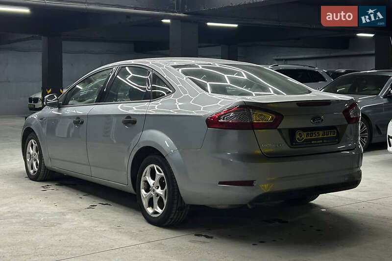 Седан Ford Mondeo 2012 в Черновцах