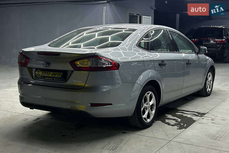 Седан Ford Mondeo 2012 в Черновцах