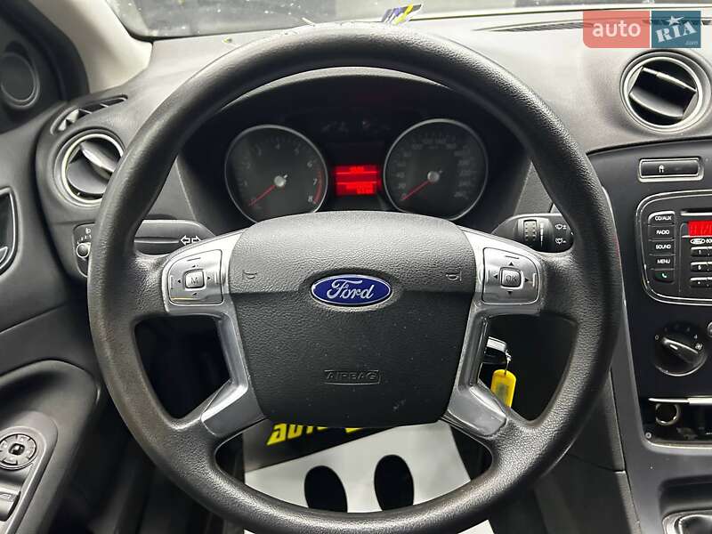 Седан Ford Mondeo 2012 в Черновцах