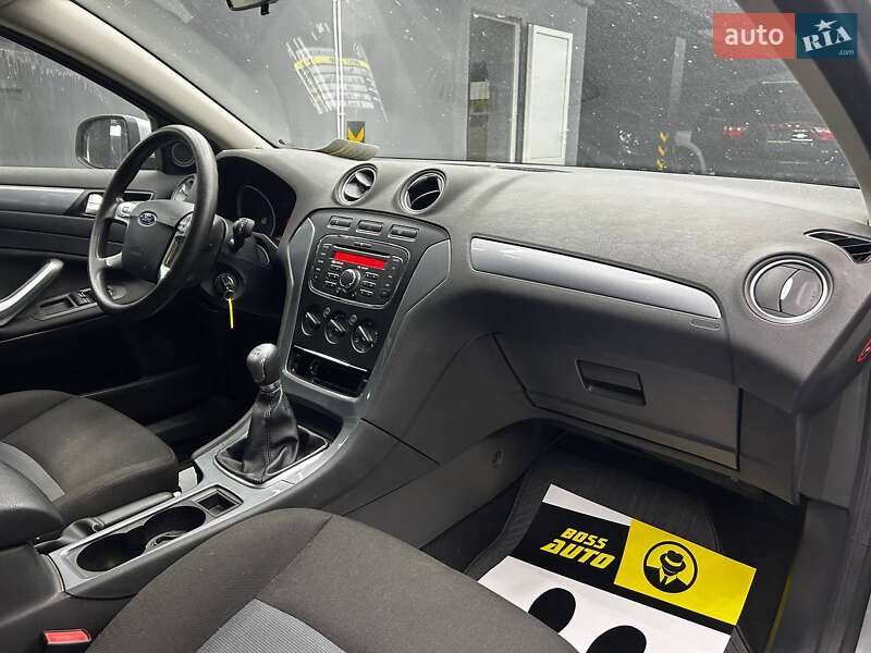 Седан Ford Mondeo 2012 в Черновцах