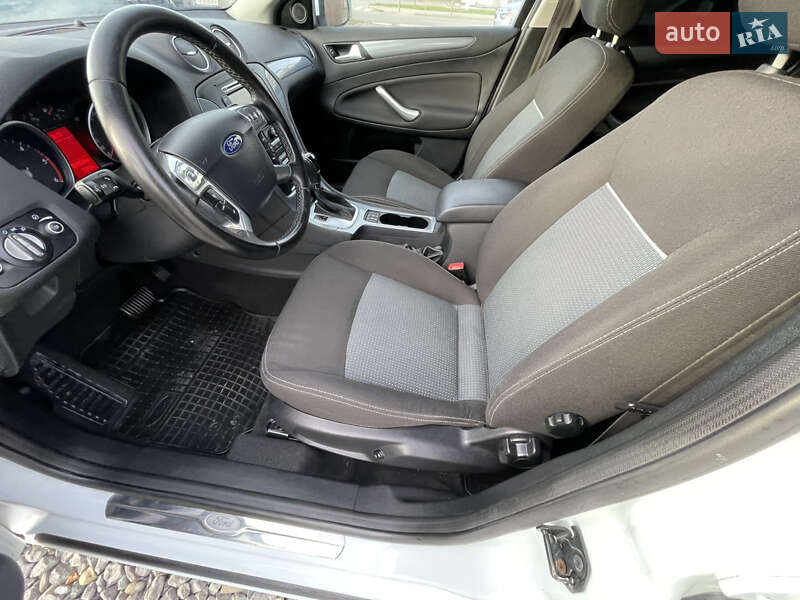 Універсал Ford Mondeo 2012 в Чернівцях