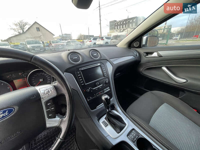 Універсал Ford Mondeo 2012 в Чернівцях