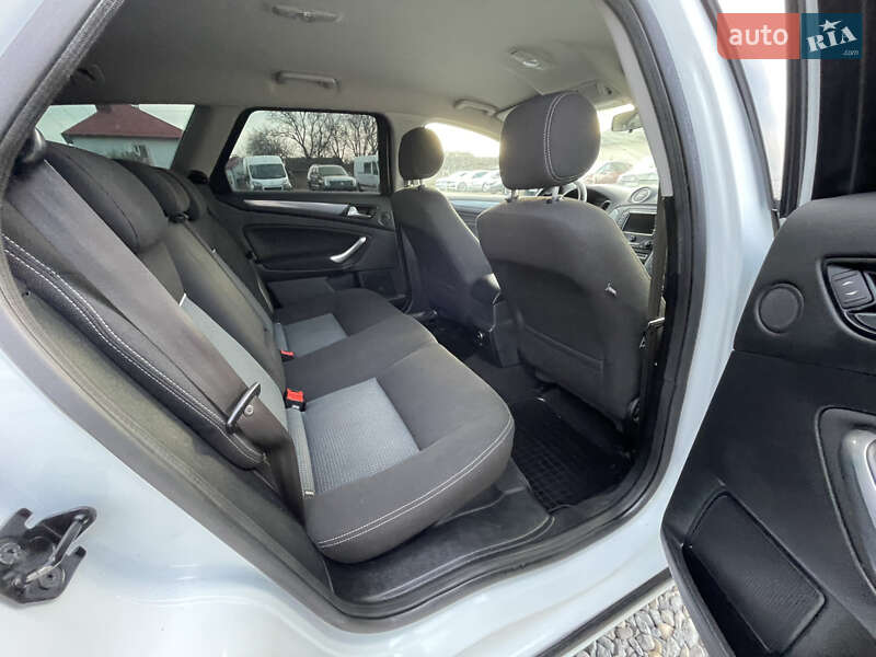 Універсал Ford Mondeo 2012 в Чернівцях