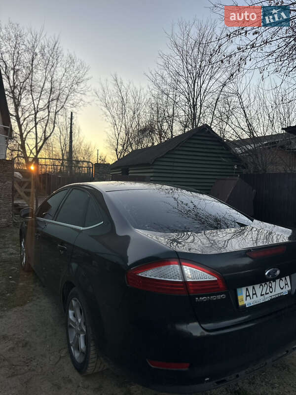 Седан Ford Mondeo 2010 в Олевську