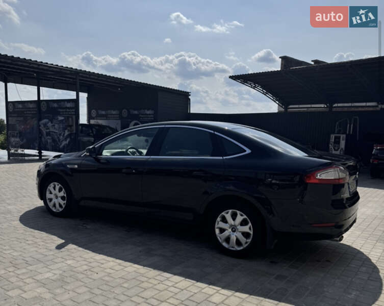 Седан Ford Mondeo 2012 в Звенигородці