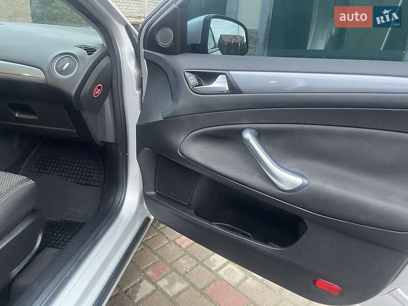 Універсал Ford Mondeo 2013 в Золочеві