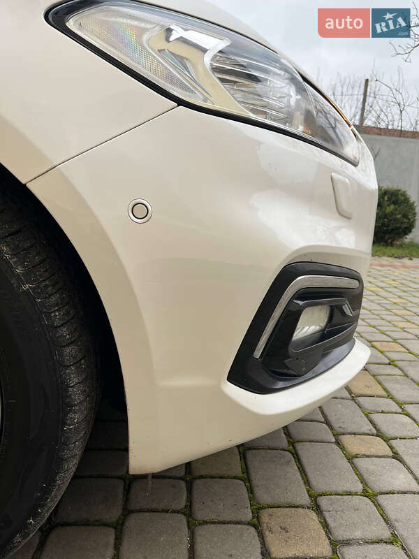 Ліфтбек Ford Mondeo 2019 в Радехові