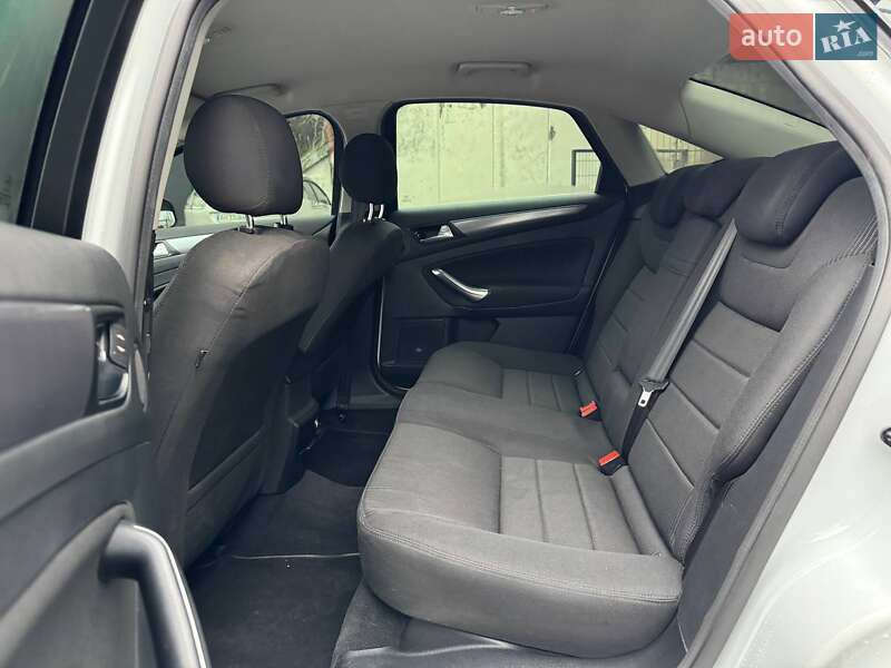 Седан Ford Mondeo 2012 в Дніпрі