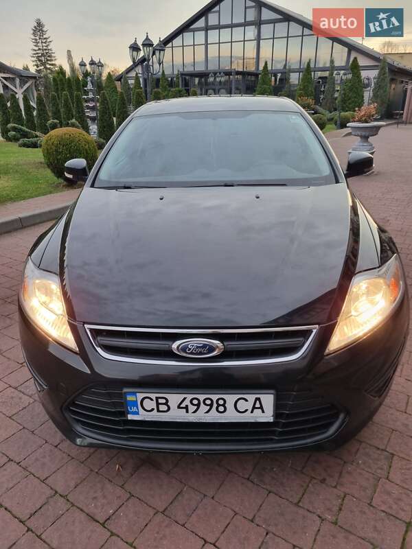 Седан Ford Mondeo 2012 в Стрию