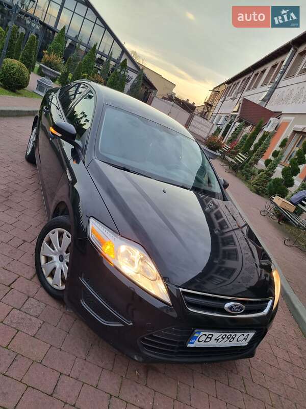Седан Ford Mondeo 2012 в Стрию