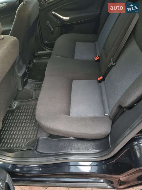 Седан Ford Mondeo 2012 в Стрию