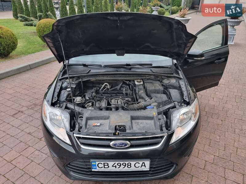 Седан Ford Mondeo 2012 в Стрию