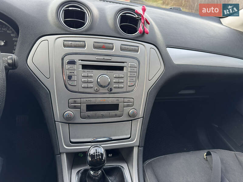 Седан Ford Mondeo 2010 в Стрию