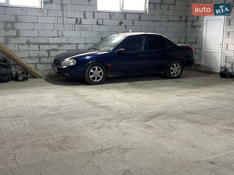 Седан Ford Mondeo 1997 в Самборе