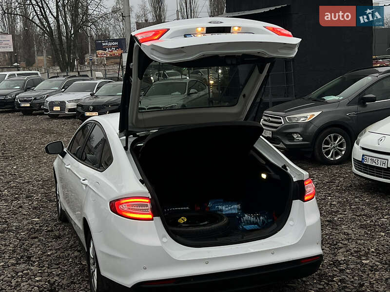 Седан Ford Mondeo 2017 в Миргороде