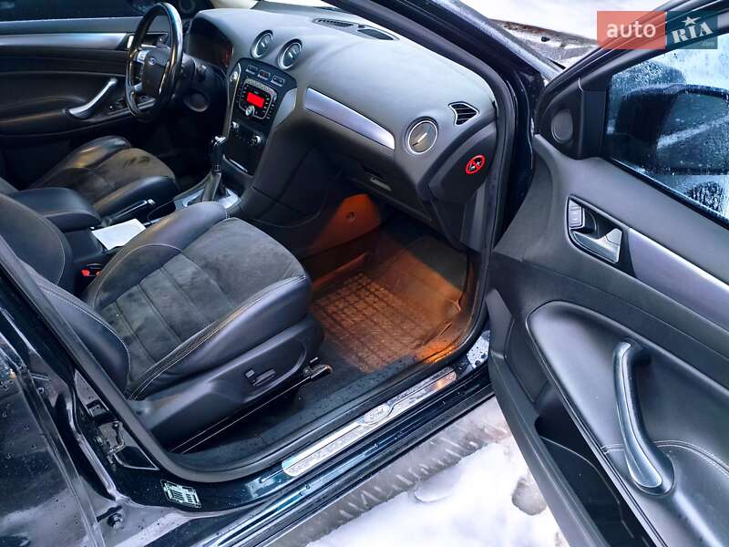 Седан Ford Mondeo 2011 в Глухове