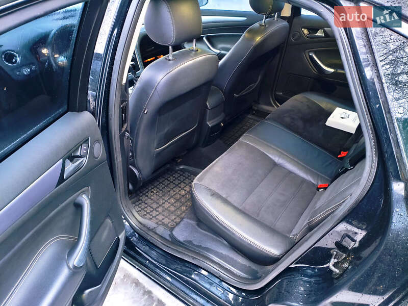 Седан Ford Mondeo 2011 в Глухове