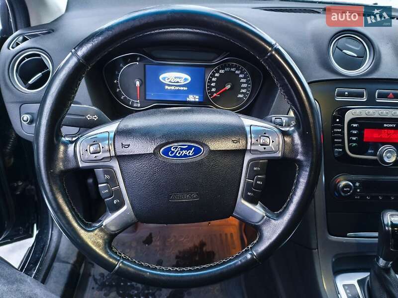 Седан Ford Mondeo 2011 в Глухове