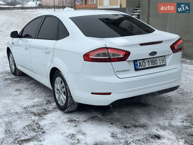 Седан Ford Mondeo 2012 в Мукачево