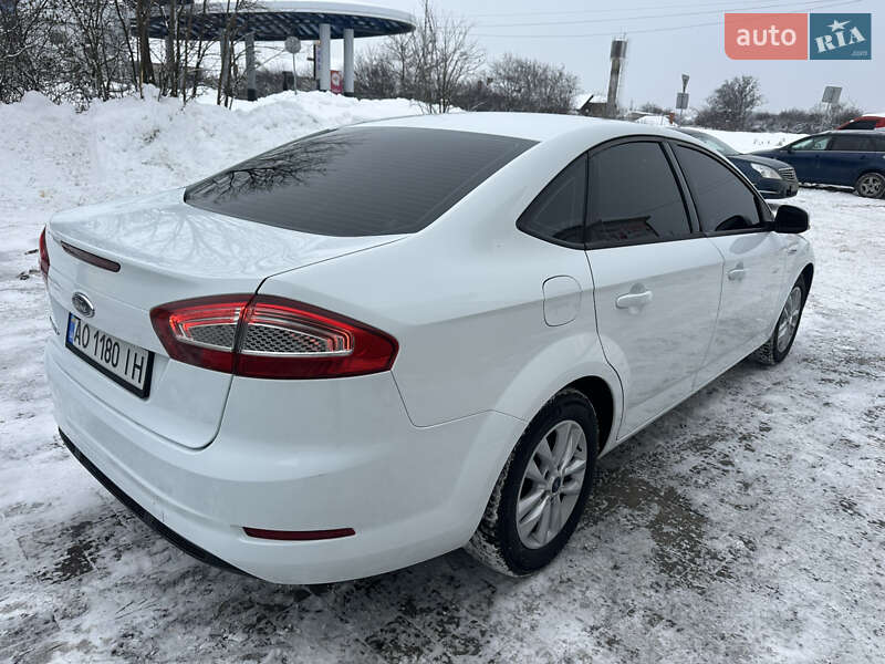 Седан Ford Mondeo 2012 в Мукачево