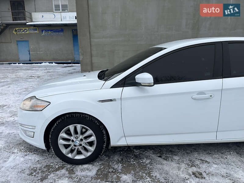 Седан Ford Mondeo 2012 в Мукачево