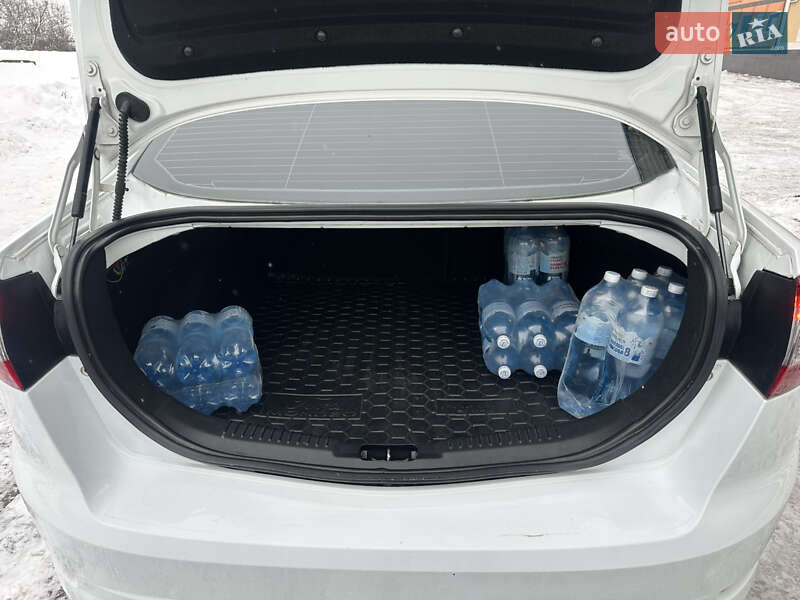 Седан Ford Mondeo 2012 в Мукачево