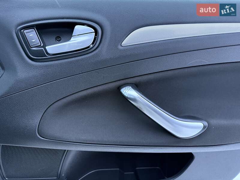 Седан Ford Mondeo 2010 в Ровно