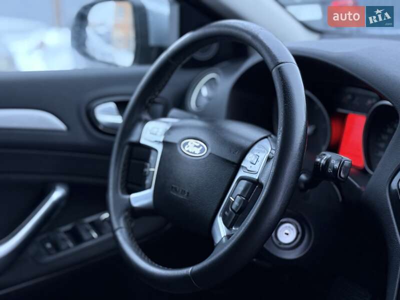 Седан Ford Mondeo 2010 в Ровно