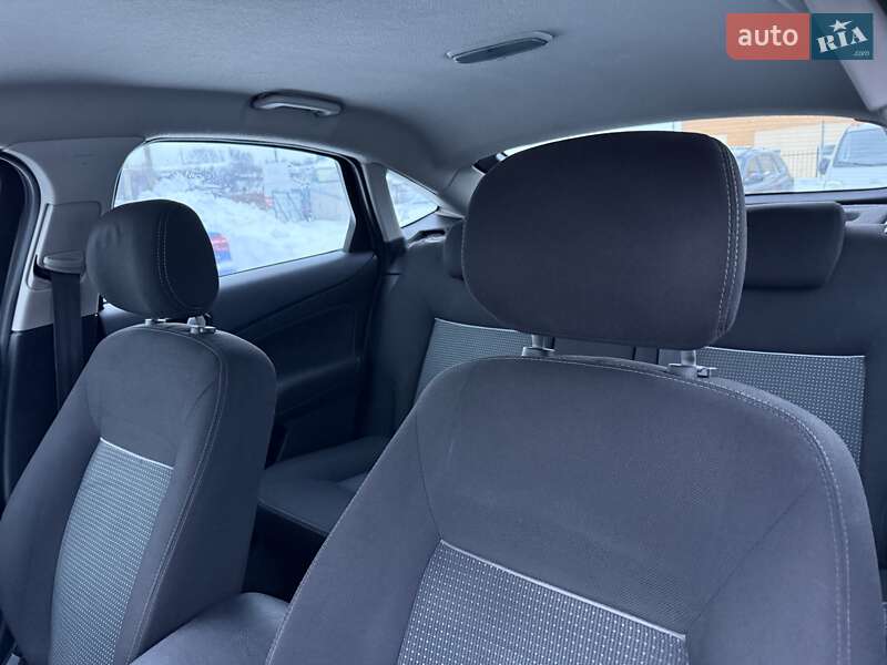 Седан Ford Mondeo 2010 в Ровно