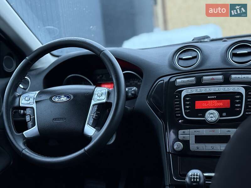 Седан Ford Mondeo 2010 в Ровно