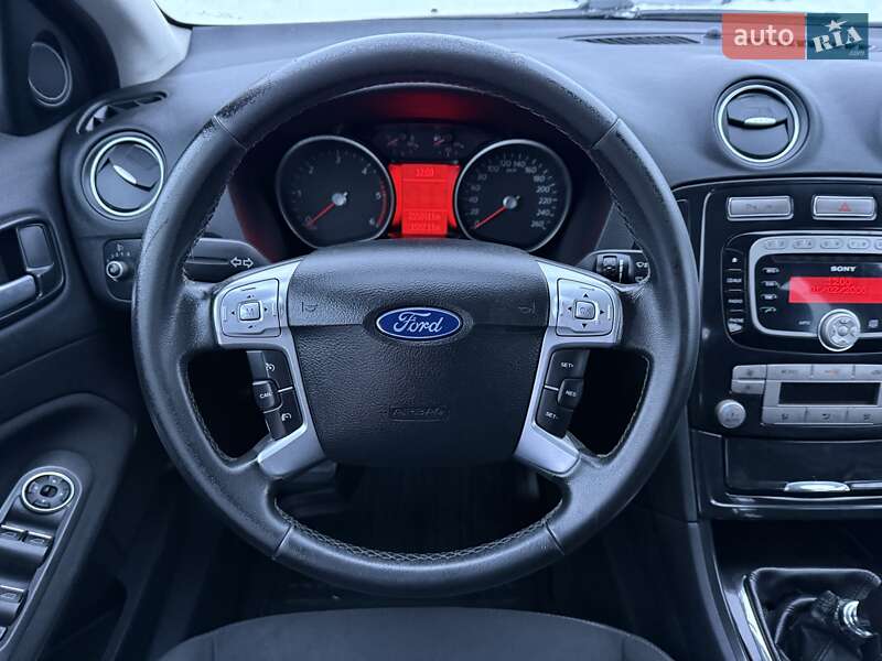 Седан Ford Mondeo 2010 в Ровно
