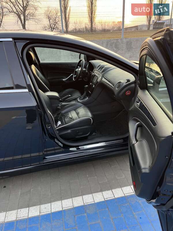 Седан Ford Mondeo 2011 в Первомайске