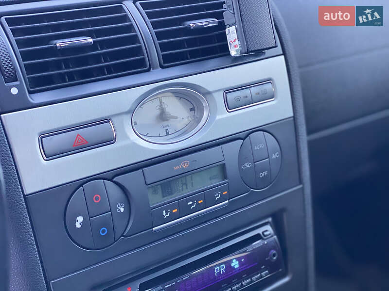 Лифтбек Ford Mondeo 2004 в Житомире