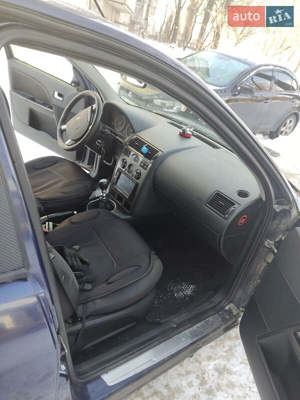 Ліфтбек Ford Mondeo 2001 в Павлограді