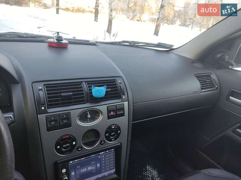 Ліфтбек Ford Mondeo 2001 в Павлограді