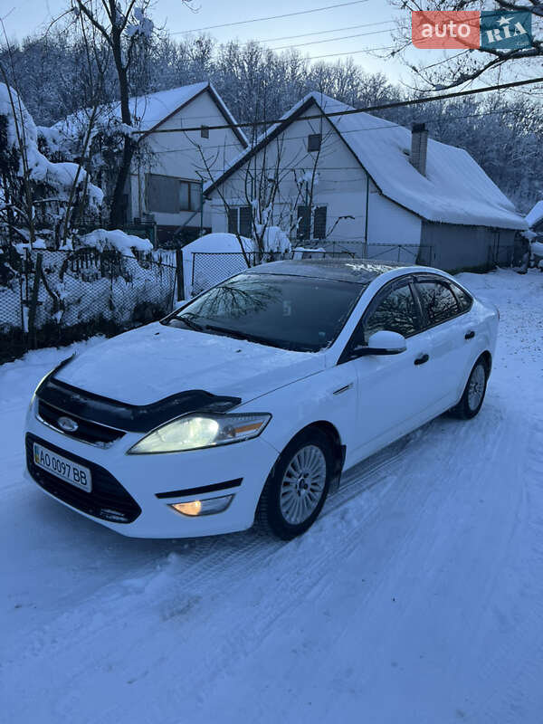 Седан Ford Mondeo 2011 в Хусте