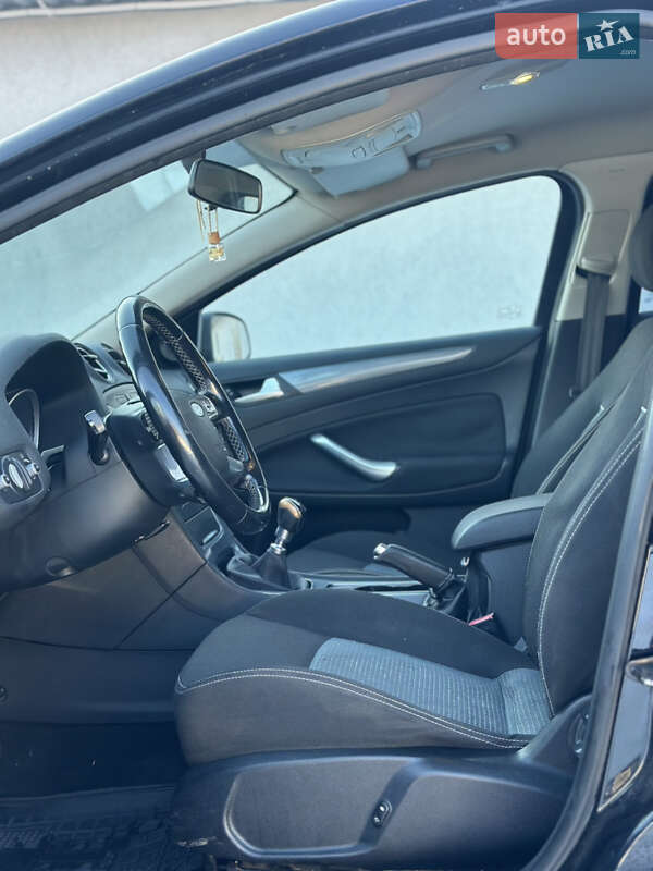 Седан Ford Mondeo 2011 в Ивано-Франковске