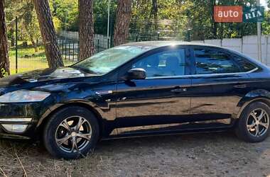 Седан Ford Mondeo 2012 в Каневе