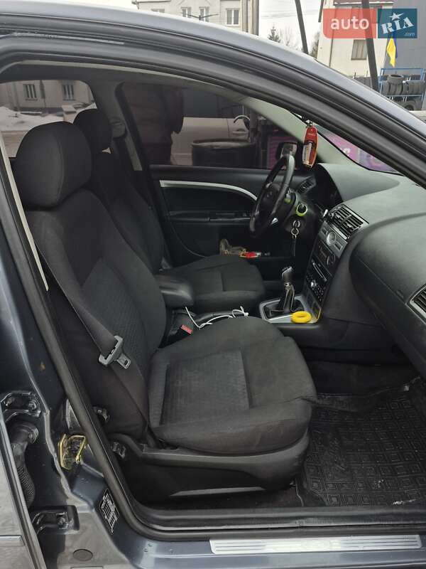 Лифтбек Ford Mondeo 2004 в Староконстантинове