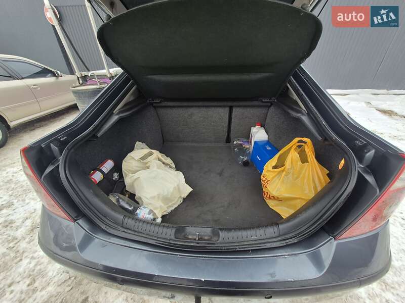 Лифтбек Ford Mondeo 2004 в Староконстантинове