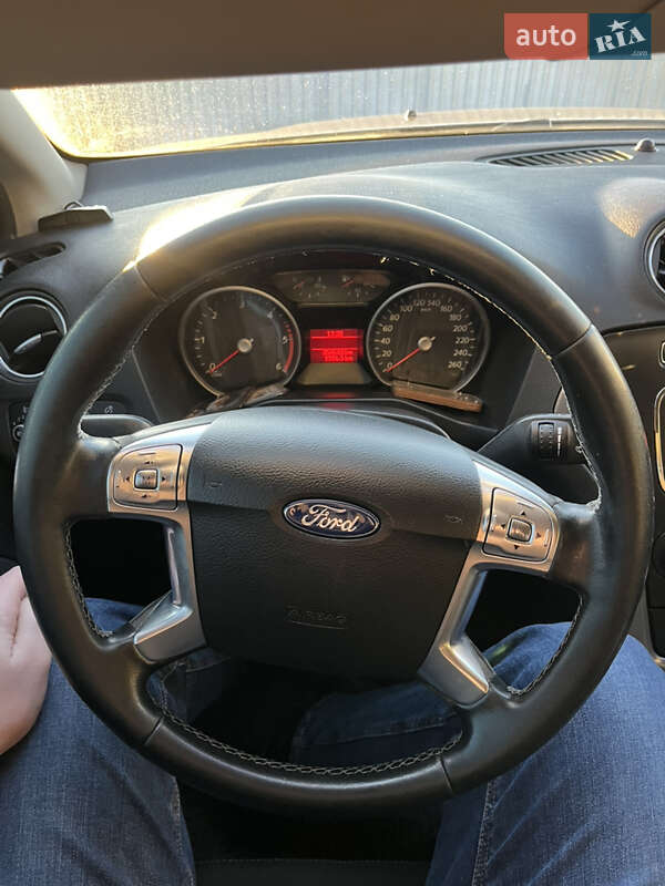 Лифтбек Ford Mondeo 2013 в Львове