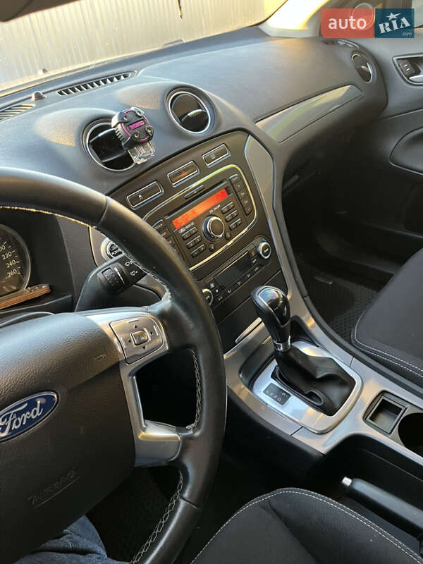 Лифтбек Ford Mondeo 2013 в Львове