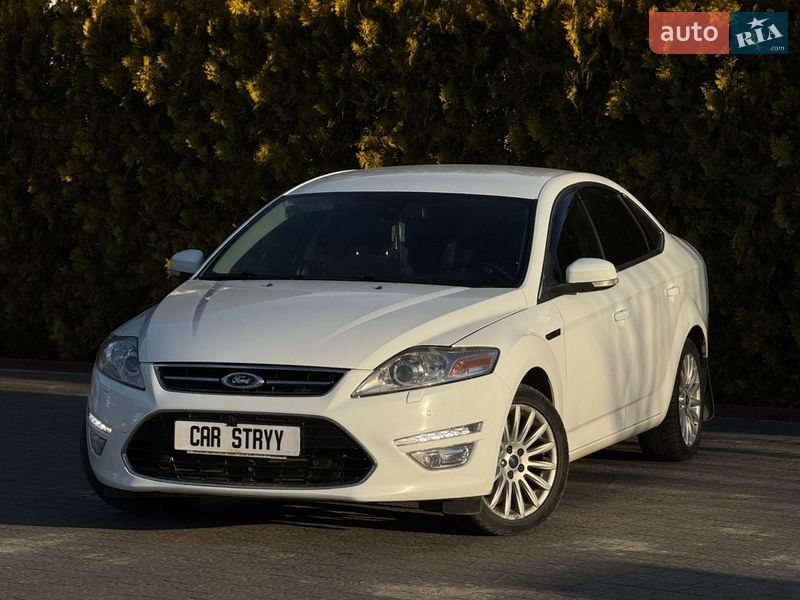 Седан Ford Mondeo 2012 в Стрию